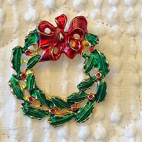 Christmas Wreath Pin Brooch Green Enamel Wreath Red Bow Goldtone VNTG EUC - Picture 3 of 7